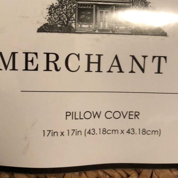 Set of accent pillow covers - Picture 4 of 6